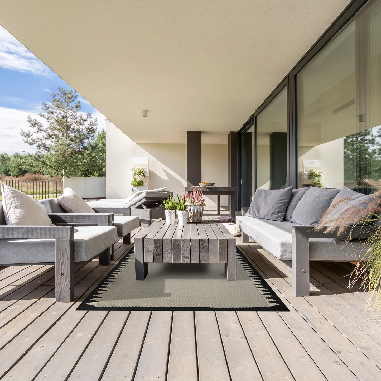 Akanni Indoor / Outdoor Rug