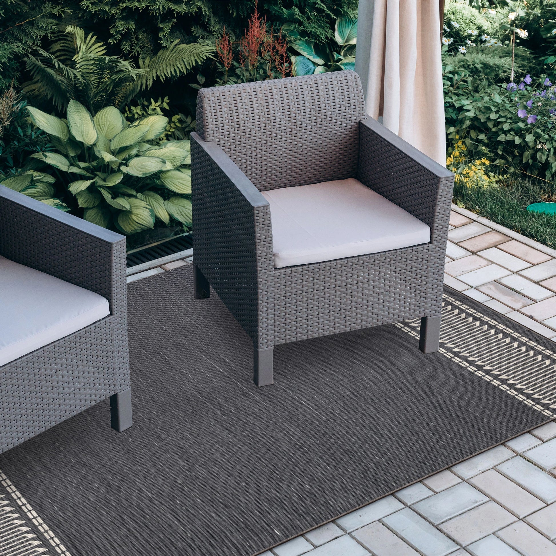 Ansley Dark Grey Indoor / Outdoor Rug - Made in Canada – Korhani